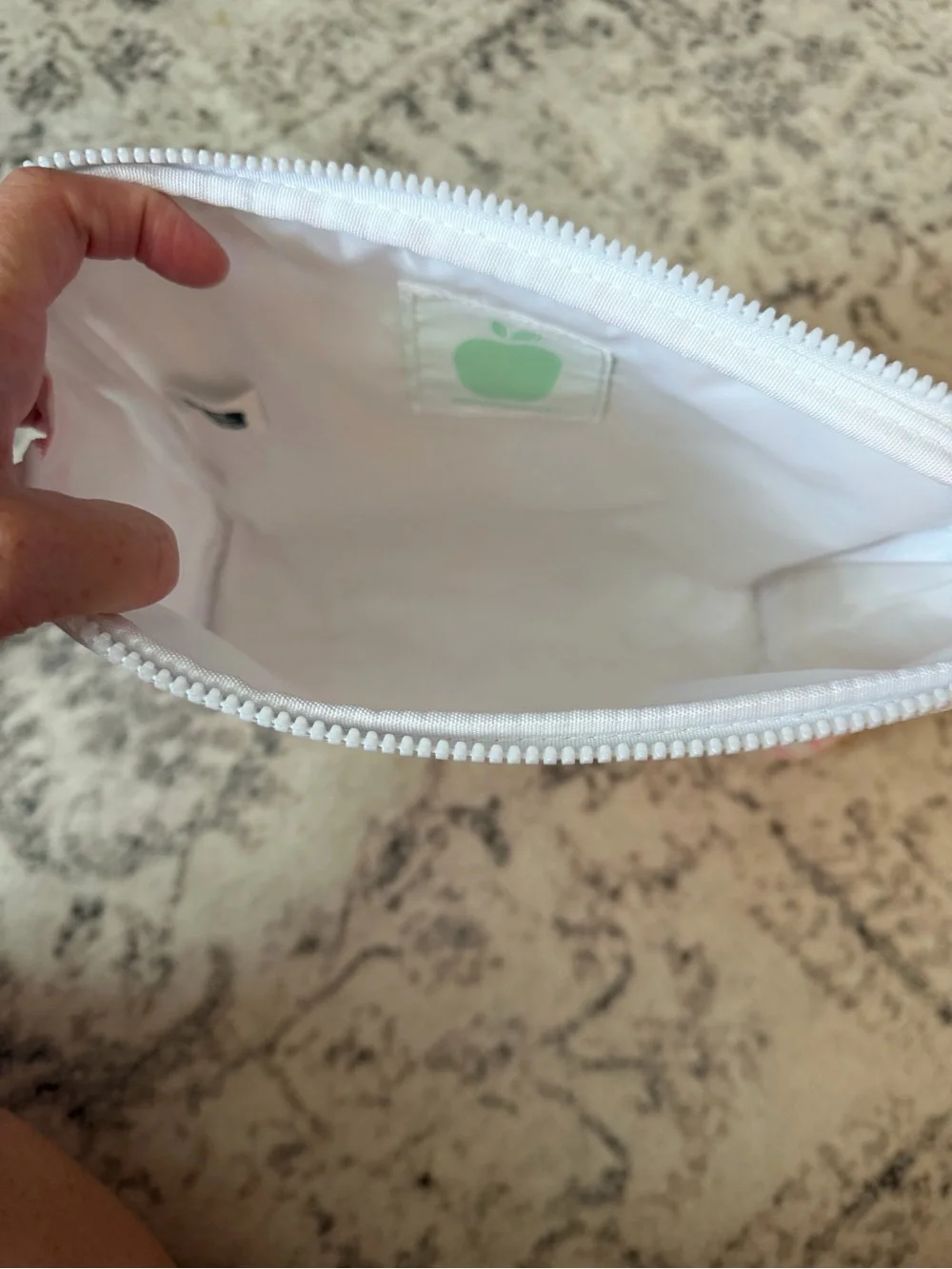 Apple of my Isla pouches